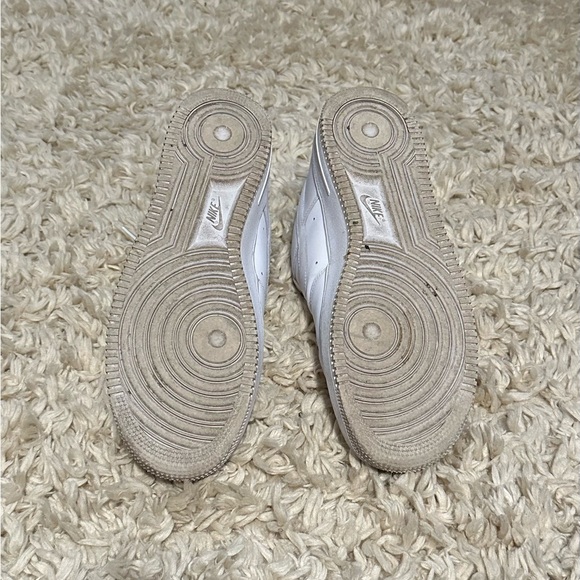 Air Force 1 Low - Picture 4 of 8